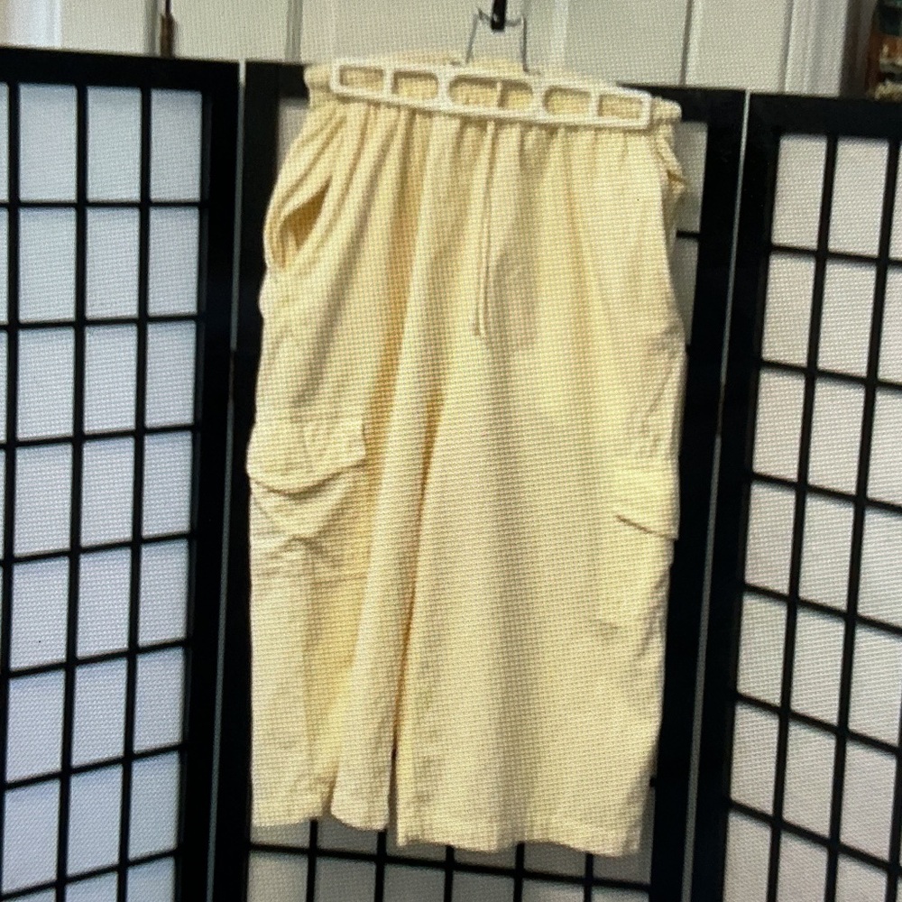 Relaxed Wide-Leg Cargo Pants in Light Yellow